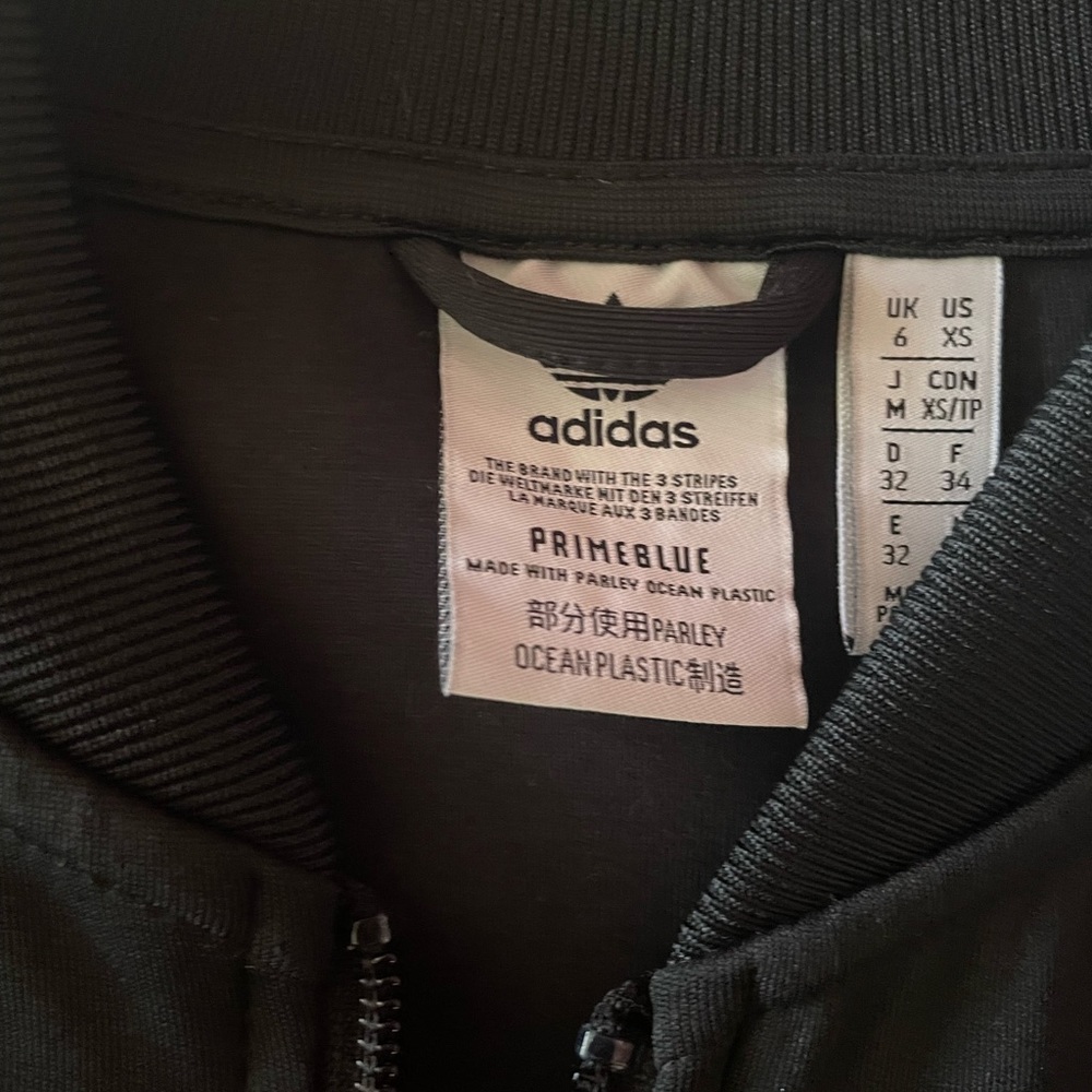 Adidas women jacket size xs only worn once